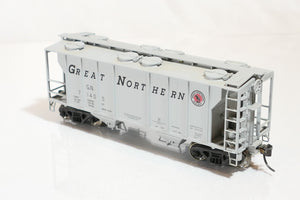 Atlas 1819-3 HO Scale Covered Hopper Great Northern 71504 GN PS-2 2 Bay Freight