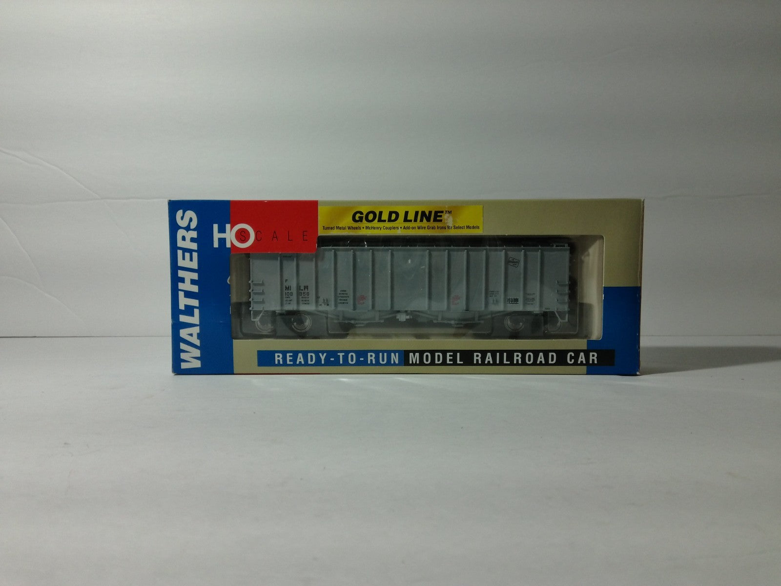 Walthers 932-3725 HO Scale Covered Hopper Milwaukee Road #1099562