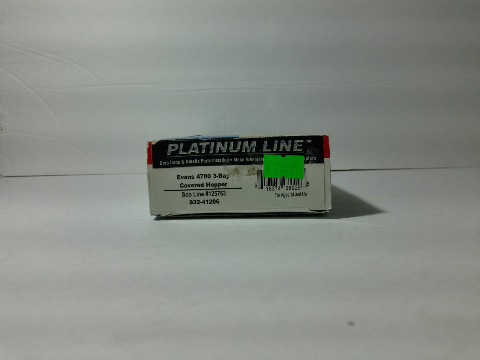 Walthers 932-41206 HO Scale Covered Hopper Soo Line #1257633
