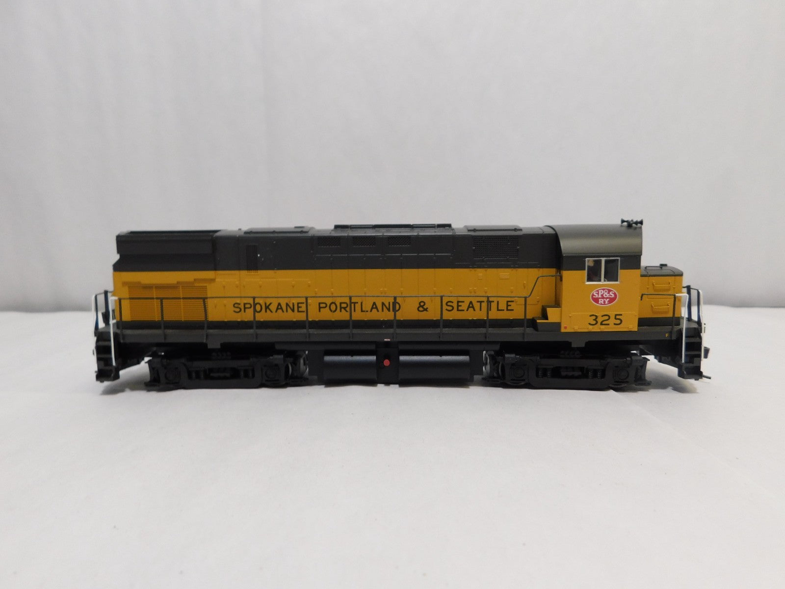 Atlas 10-002-568 HO Scale C425 Phase 2 Locomotive, DCC+Sound, SP&S #3250