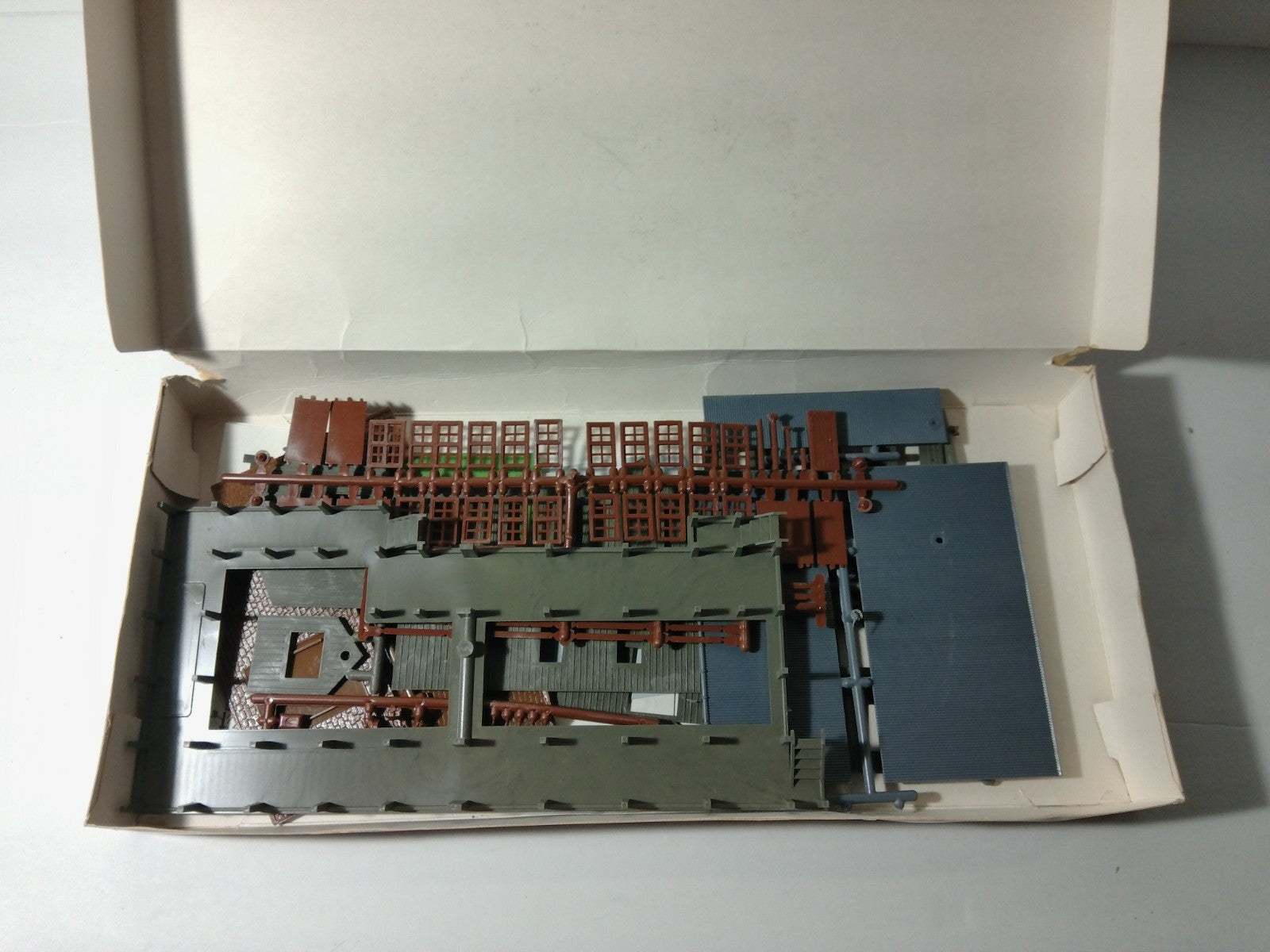 Tyco 7785 HO Scale Freight Station1