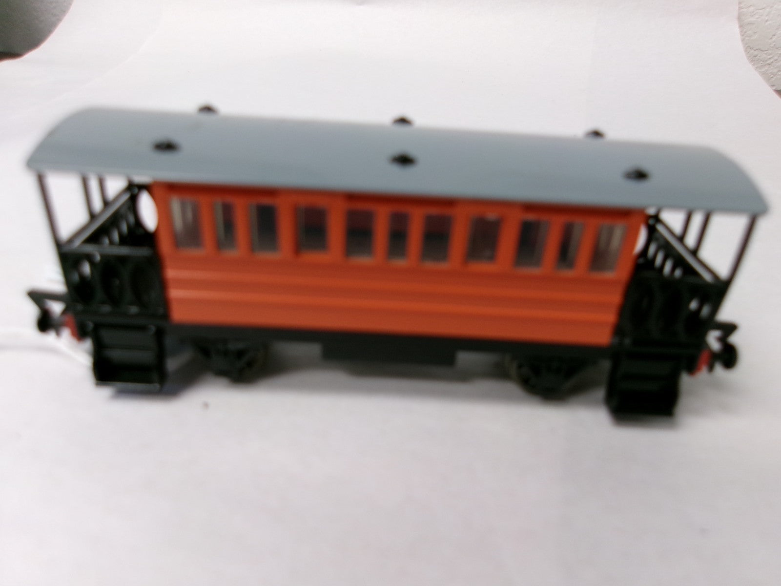 HO Scale Bachmann Deluxe Henrietta Coach Thomas & Friends #77028 Rolling Stock1