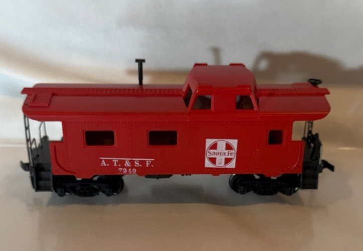  Tyco 827J HO Scale 8 Wheel Santa Fe AT&SF 7240 Caboose 1