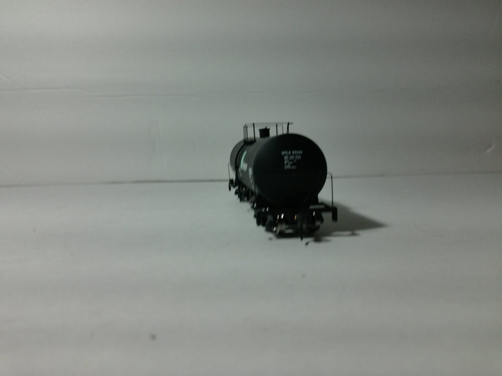 Walthers 932-7222 HO Scale Tank Car Hubinger UTLX #656856