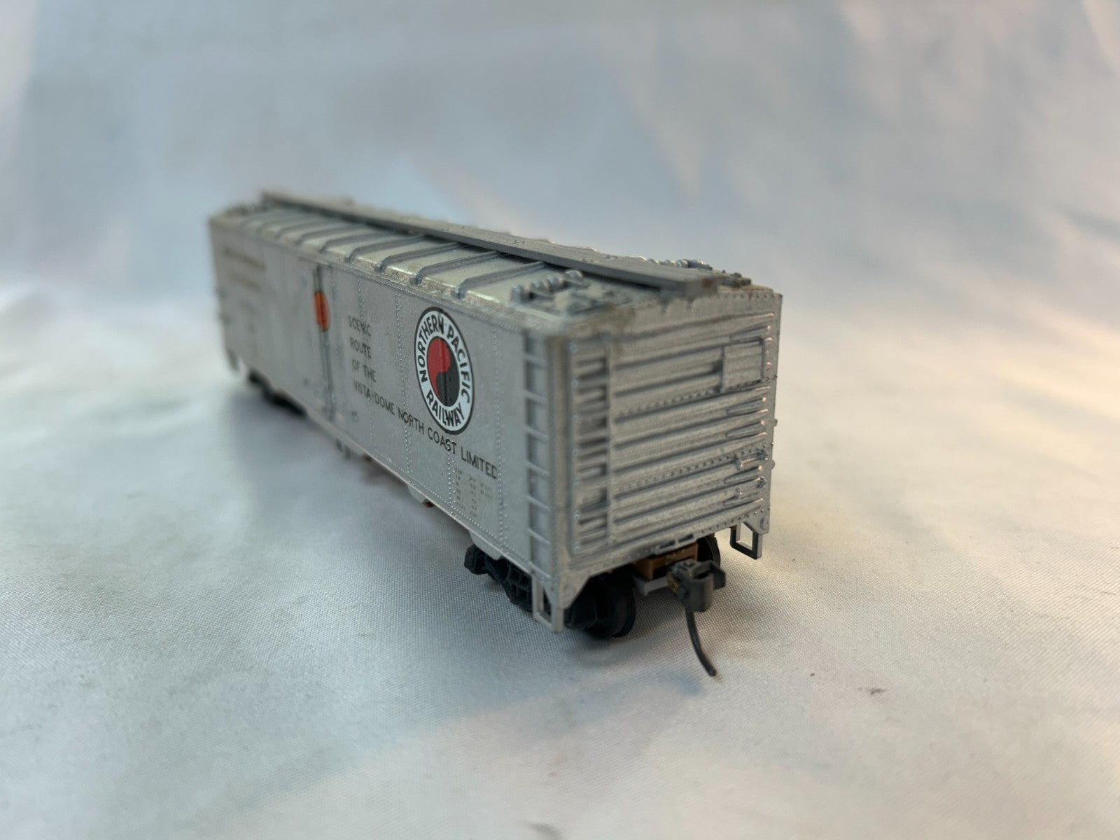Accuready by Accurail 80020 HO Scale 40' Insulated Steel Box Car, NPMX #5043
