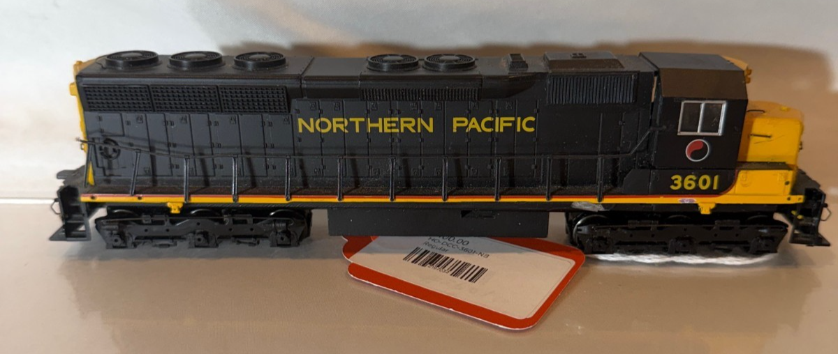 Bachmann Spectrum HO Northern Pacific EMD SD45 Diesel Locomotive #36010