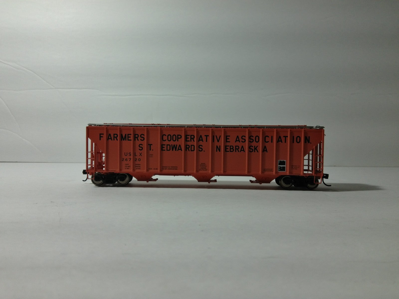 Walthers 920-106158 HO Scale Covered Hopper Farmers CO-OP Association USLX#267201