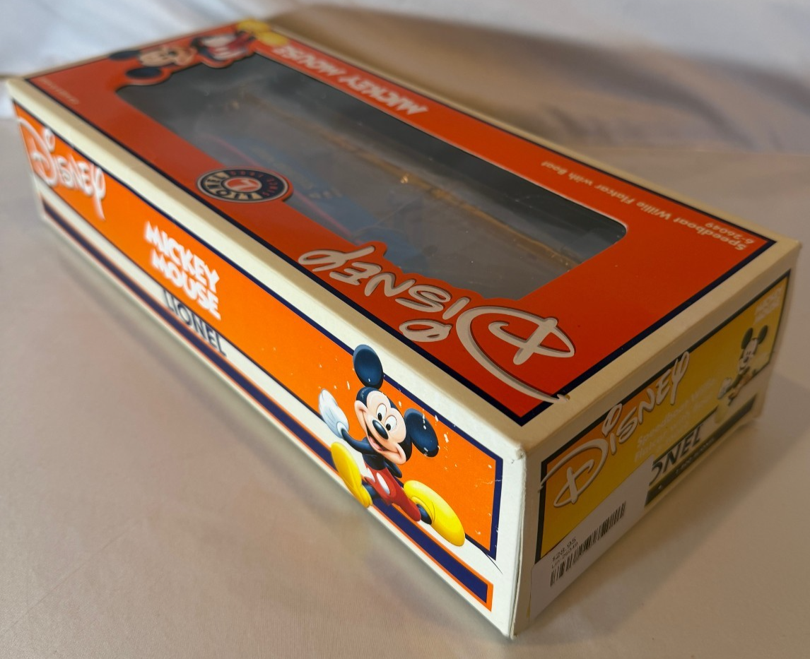 Lionel 26049 - O Scale Disney Mickey Mouse Speedboat Willie Flatcar W/Boat3