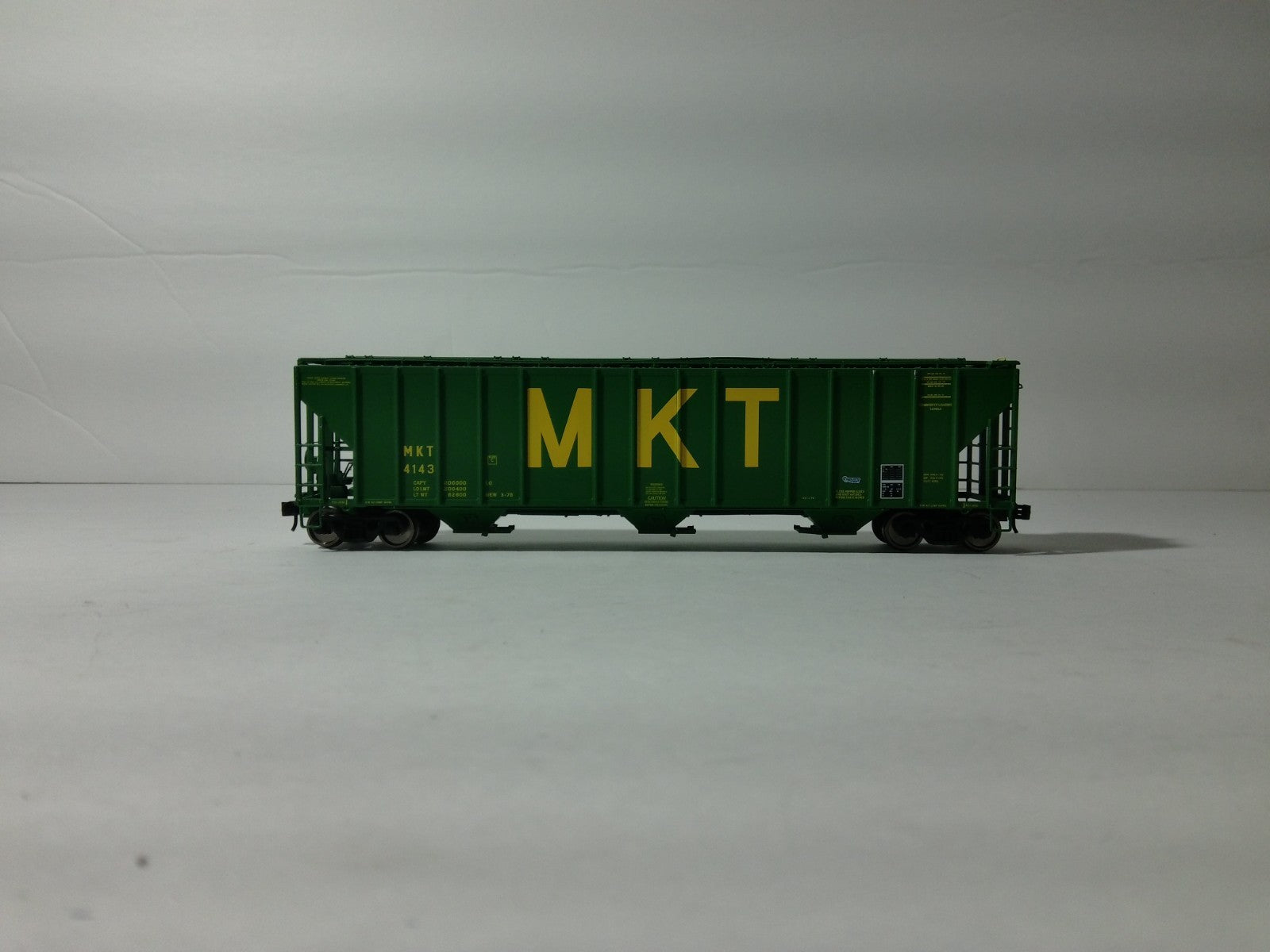 Walthers 920-106162 HO Scale 55' Evans 4780 CUFT 3-Bay Covered Hopper MKT #41430