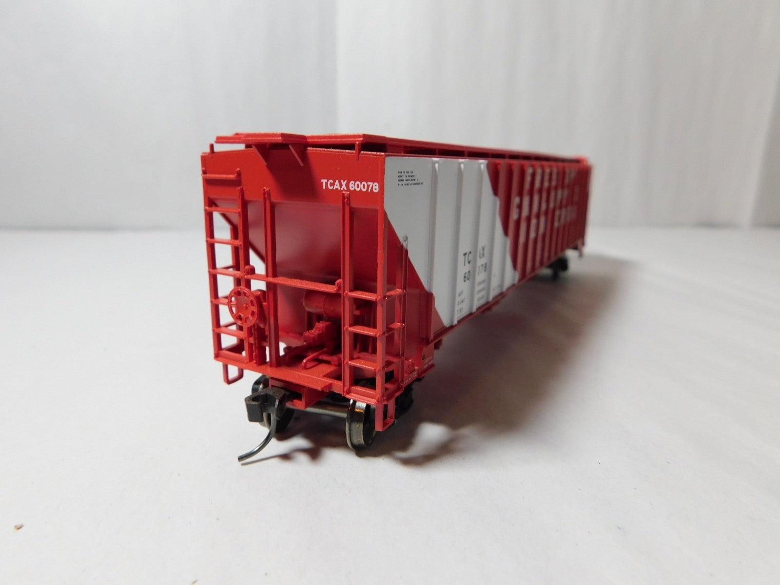 Atlas 20-006-652 HO Scale Thrall 4750 Covered Hopper, TCAX #600783