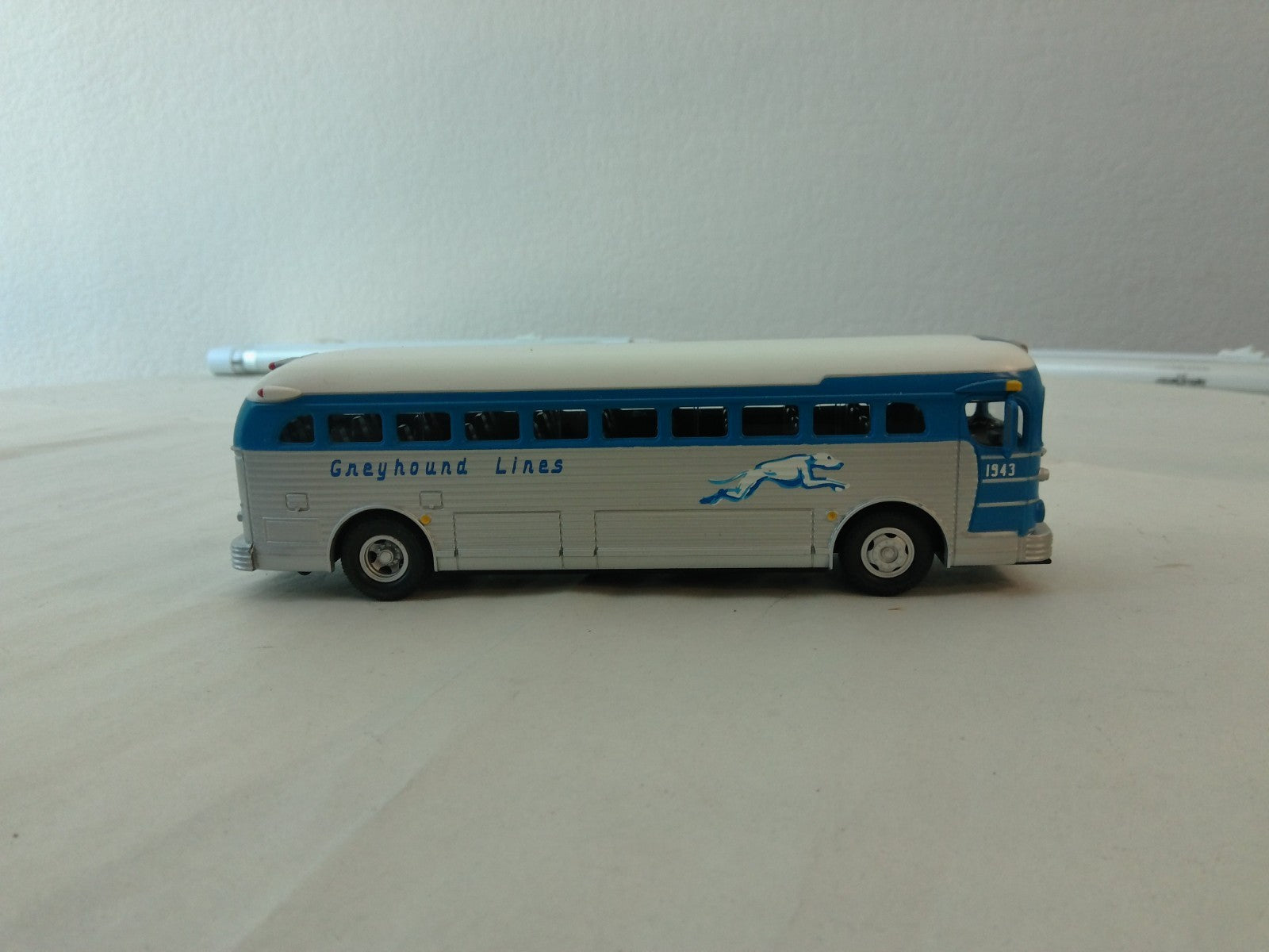 Rail King 30-50021 O Scale Greyhound 1943 Los Angeles Die-Cast Bus1