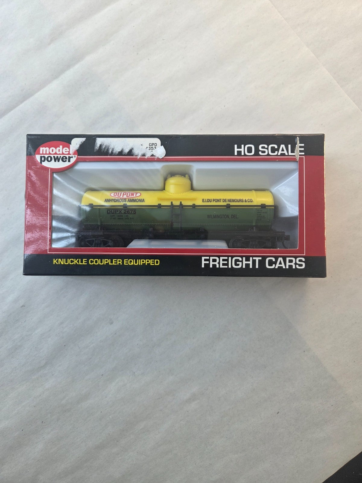 Model Power #96921 HO Scale 40' Chemical Tank Car "Dupont DUPX 2675"2