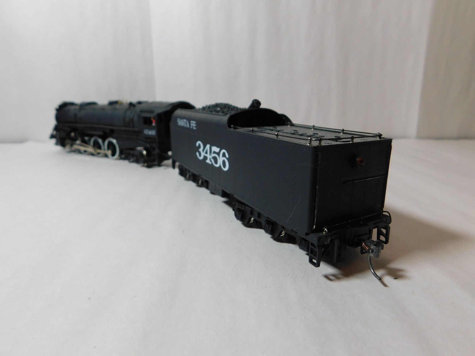 IHC Mehano 23000 HO Scale 4-6-4 Hudson Locomotive and Tender, ATSF #34567