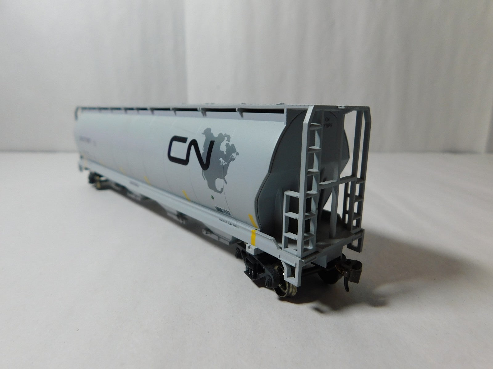 Bachmann 19145 HO Scale Clyindrical Grain Hopper, CN North American Logo #3718974