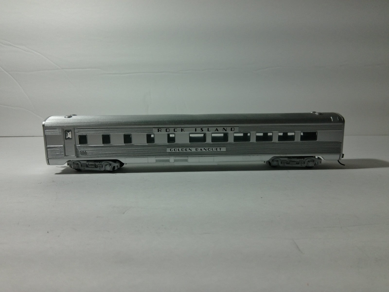 Athearn 7922 HO Scale Rock Island Streamline Passenger Diner0