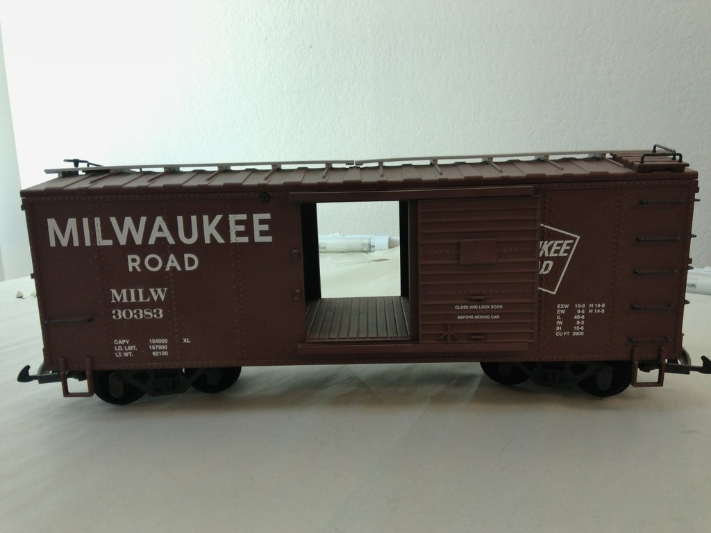 USA Trains R19106A G Scale Steel Box Car Milwaukee Road #303831
