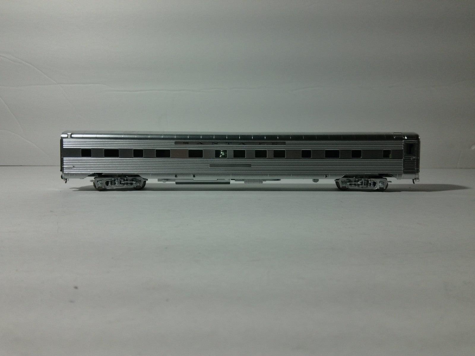 Walthers 920-9606 HO Scale 85' Budd Pine Series 10-6 Sleeper Santa Fe0