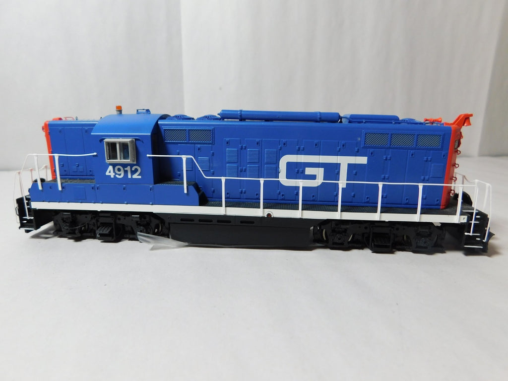 Walthers 920-42715 HO Scale EMD GP9 PH II Locomotive, DCC+Sound, GTW #49120