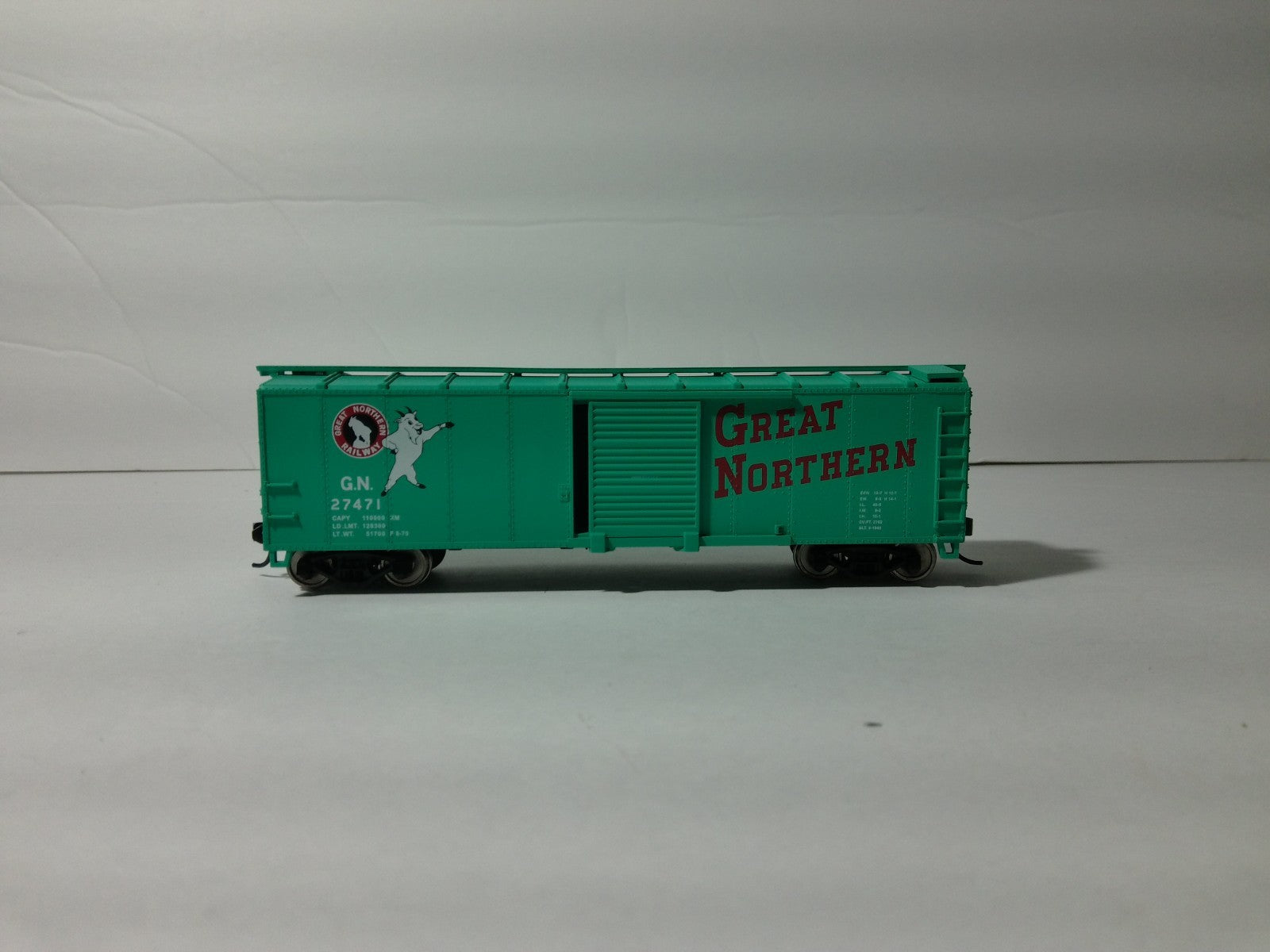 Walthers 910-1506 HO Scale Steel Boxcar W Dreadnaught Ends Great Northern #274710