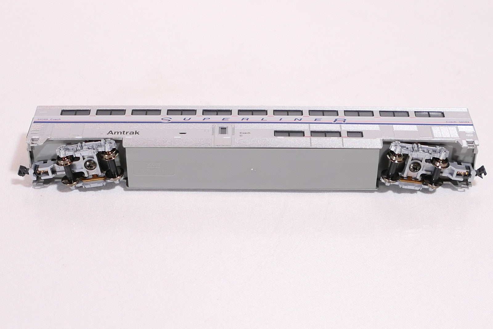 Kato 106-3504 N Scale Amtrak Superliner Passenger Car Phase IV Set A (4 Car Set)10