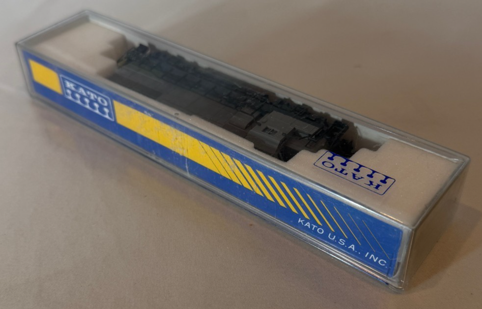 Kato 176-040 - N Scale Undecorated EMD GP50 w/o DB Locomotive3