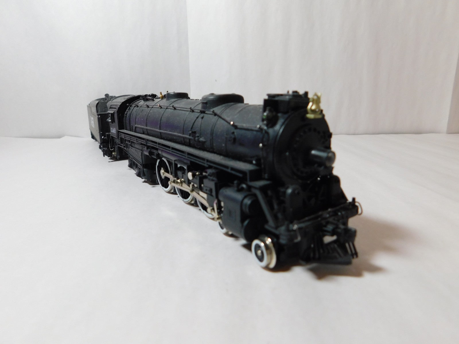 IHC Mehano 23000 HO Scale 4-6-4 Hudson Locomotive and Tender, ATSF #34565