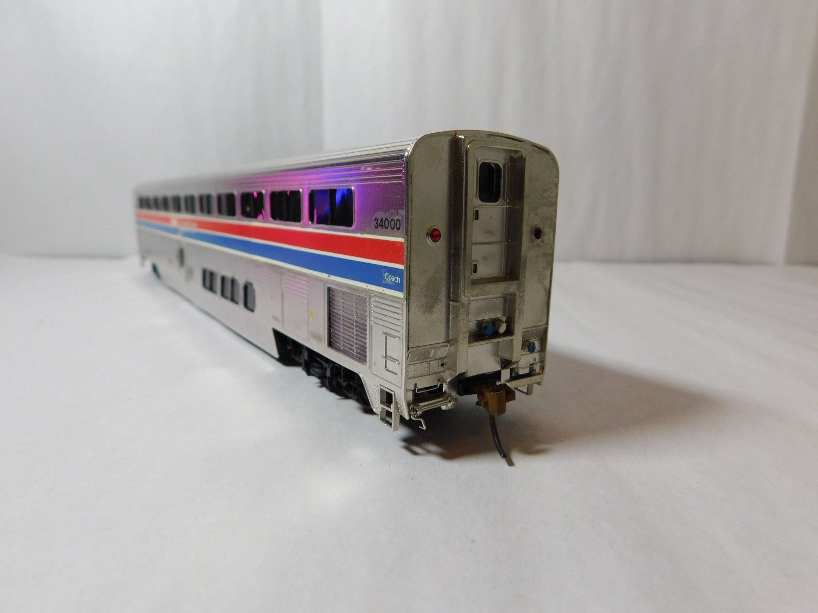 PFM Samhongsa PH II C HO Scale Amtrak Superliner, Coach #34000 BRASS4