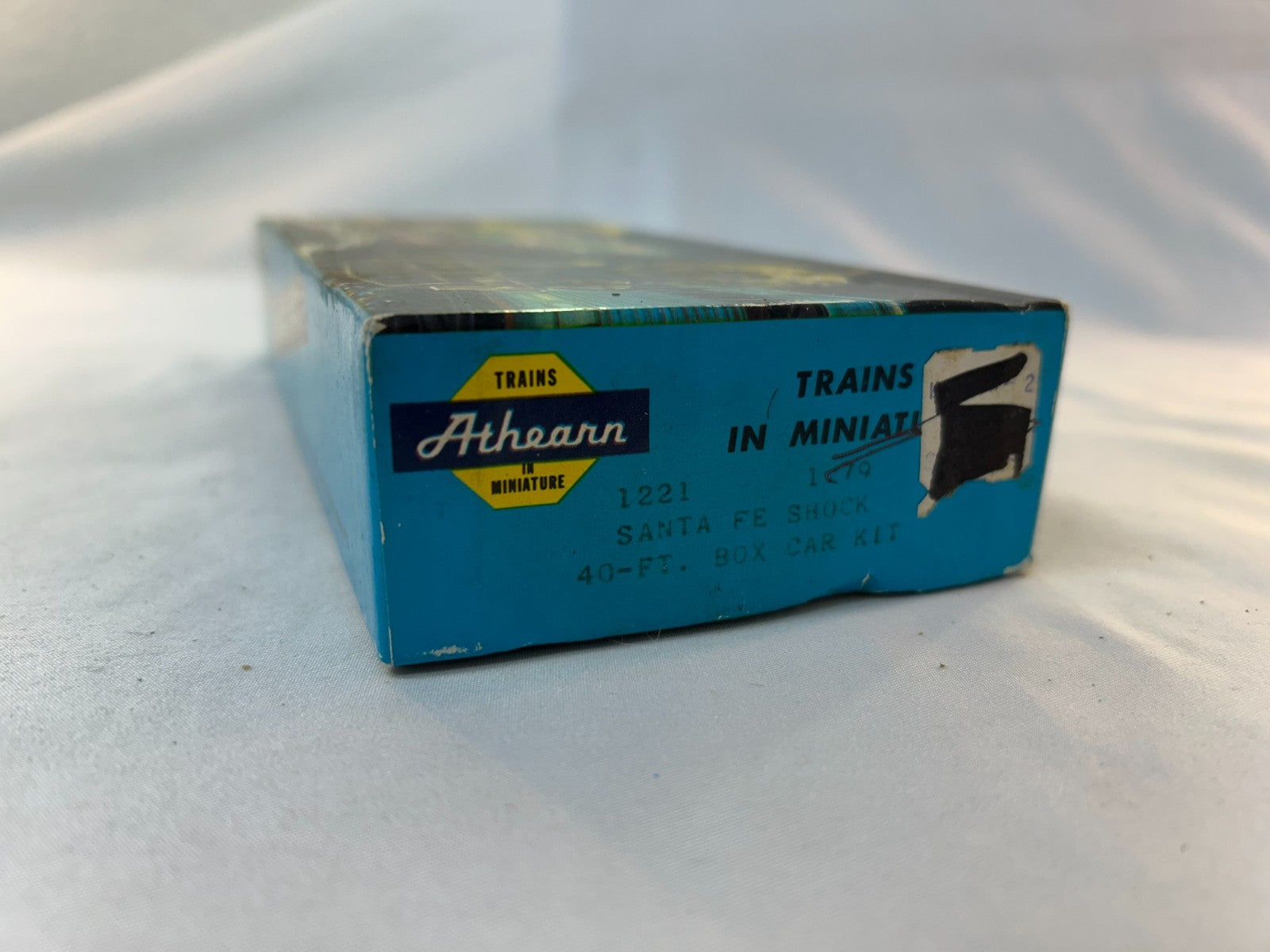 Athearn 1221 HO Scale 40' Box Car Kit, Santa Fe Shock Control #169871