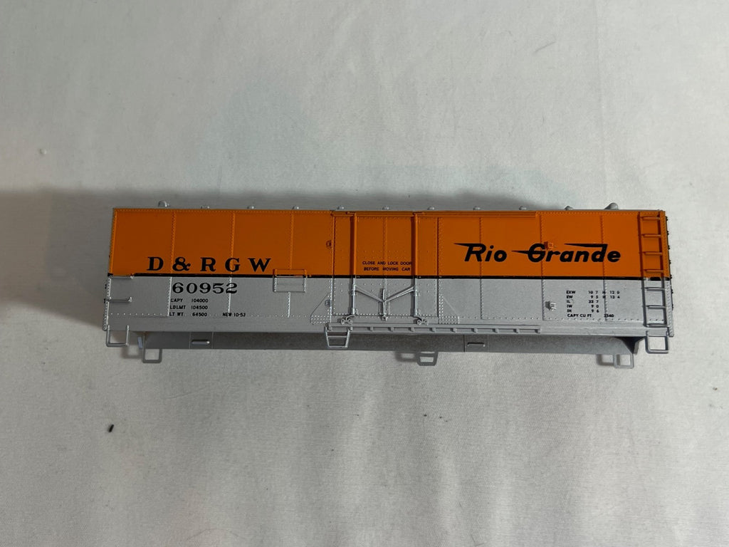 Walthers 932-3305 HO Scale 40' Plug Door Reefer, D&RGW #609521