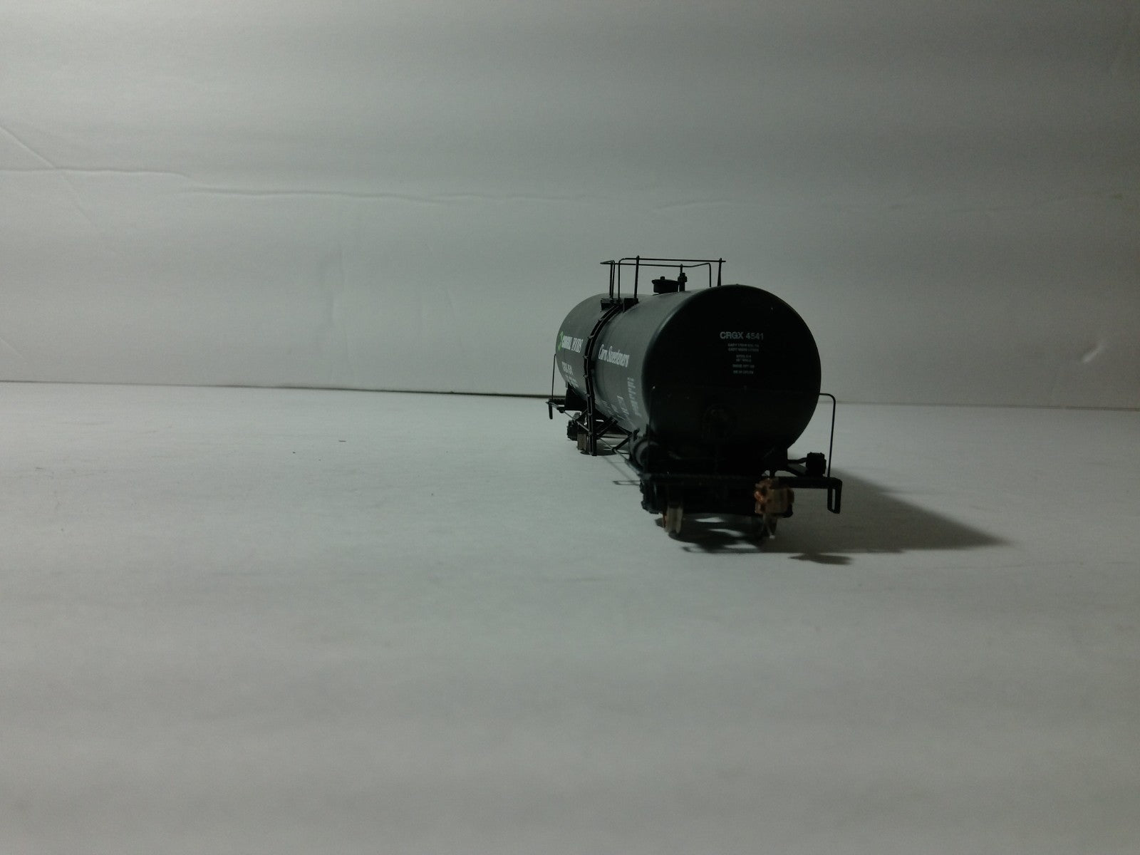 Walthers 920-100103 HO Scale Funnel-Flow Tank Car Cargill #45515