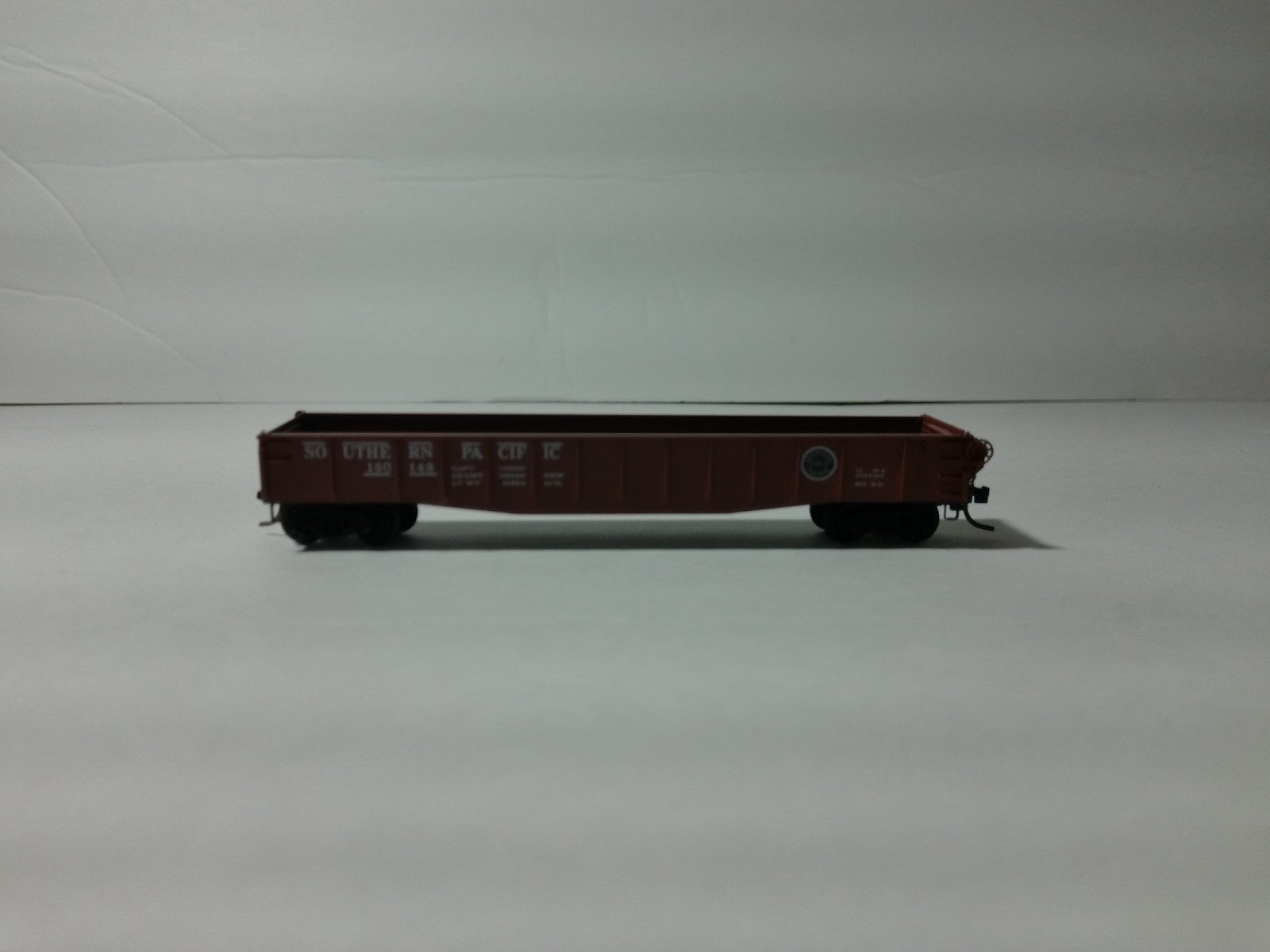 Micro Trains 46099 N Scale 50' Gongola With Drop Ends0