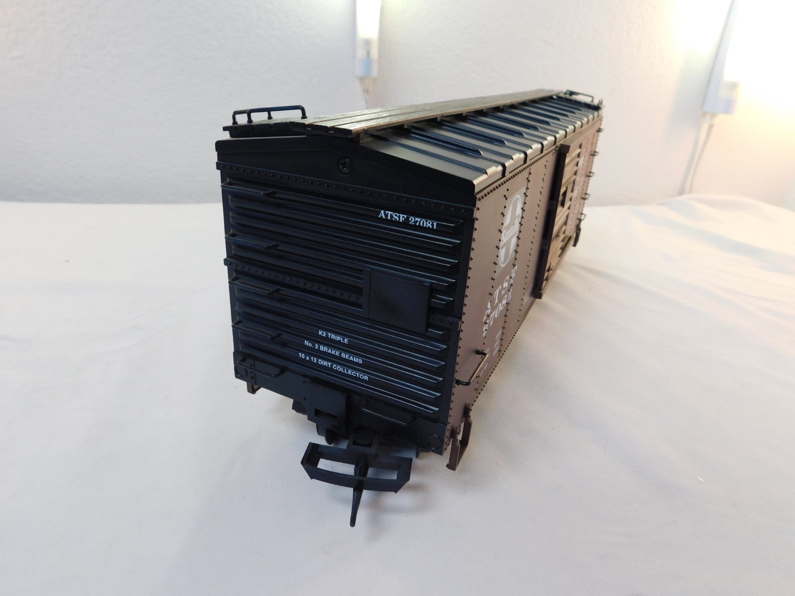 USA Trains R19075 G Scale Steel Box Car Santa Fe The Scout #270814
