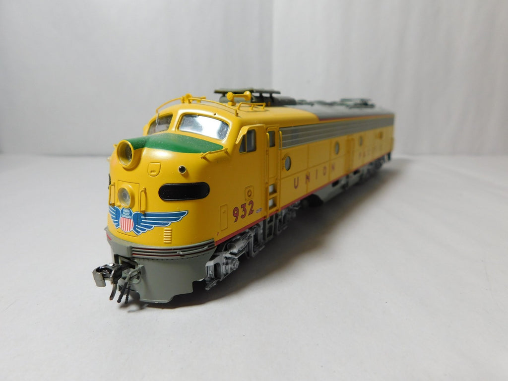 Rapido Trains 28538 HO Scale EMD E8A Diesel Locomotive, DCC + Sound, UP #9323