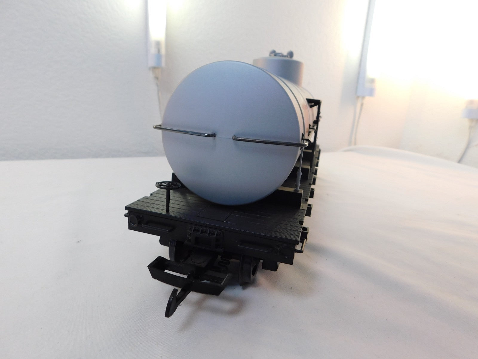 Piko 38727 G Scale Tank Car Mobilgas4