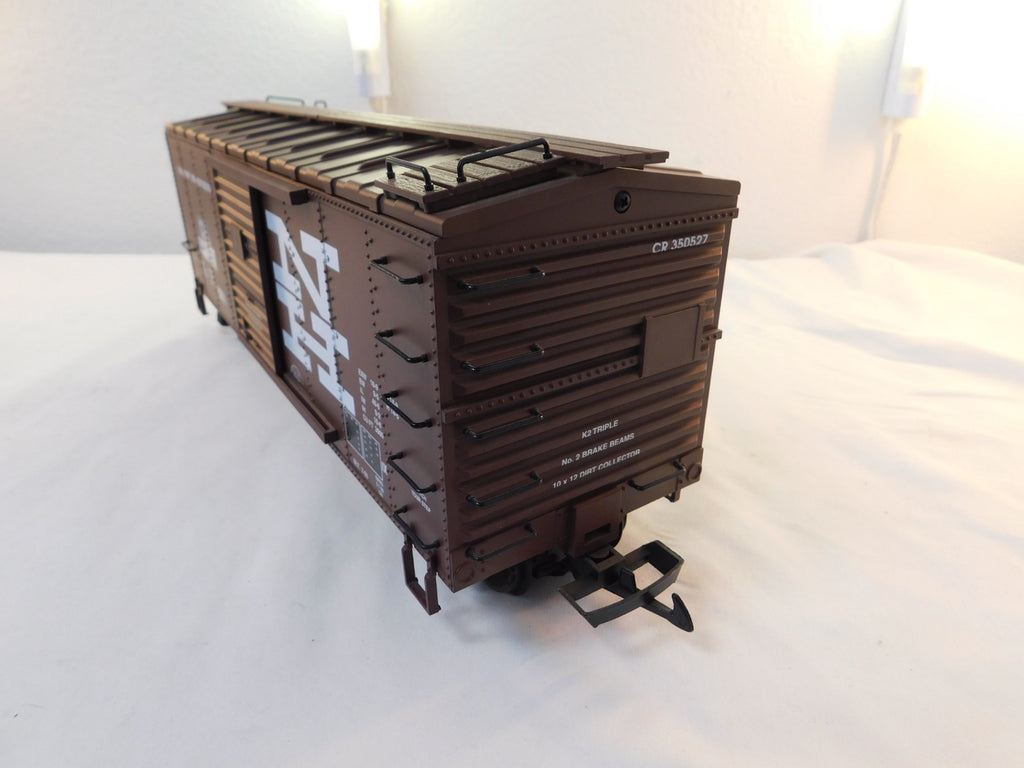 USA Trains R19090A G Scale Steel Box Car CR/NH #3505275