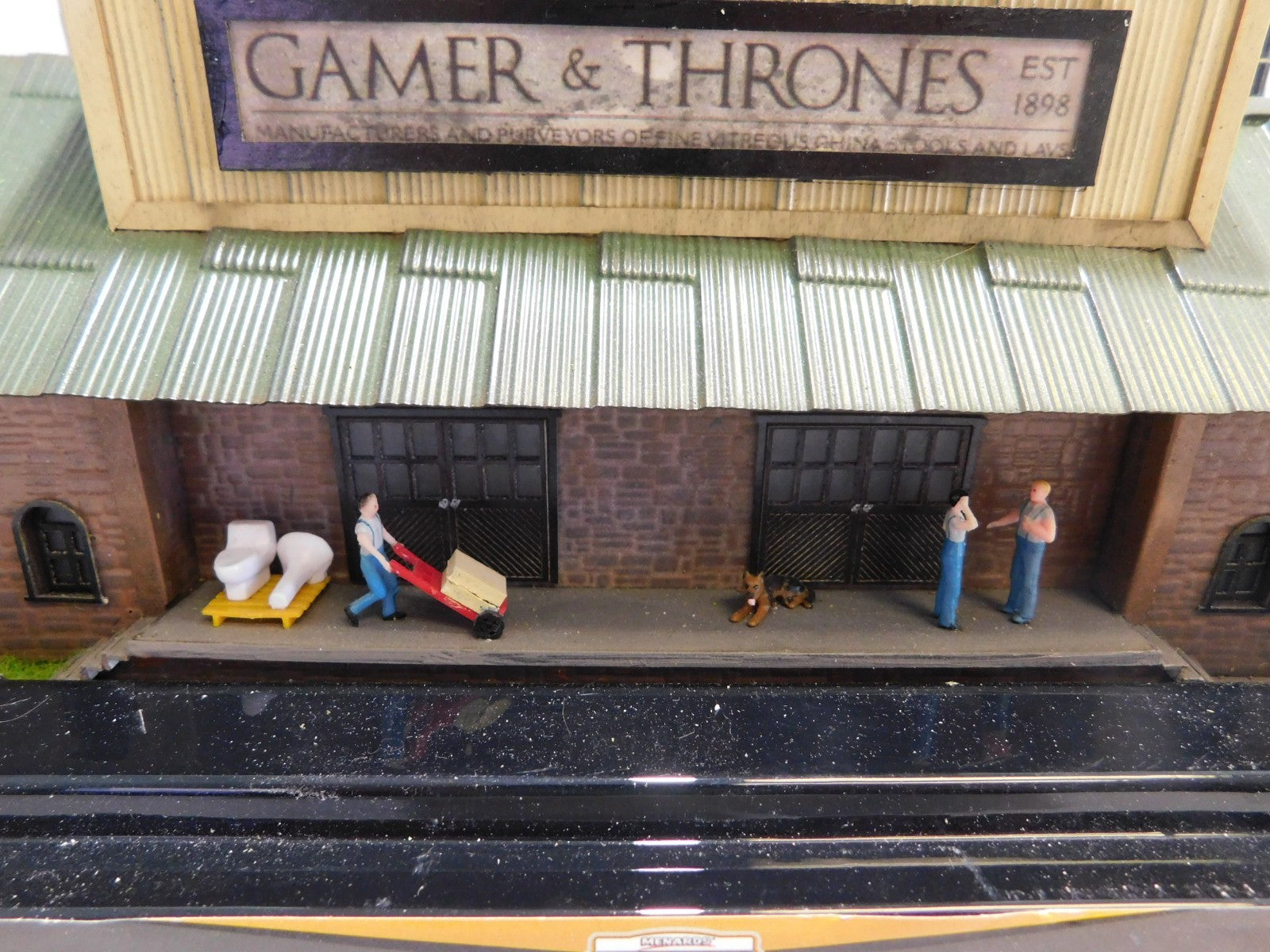 Menards Gold Line Collection 279-5141 HO Scale Gamer & Thrones Factory2