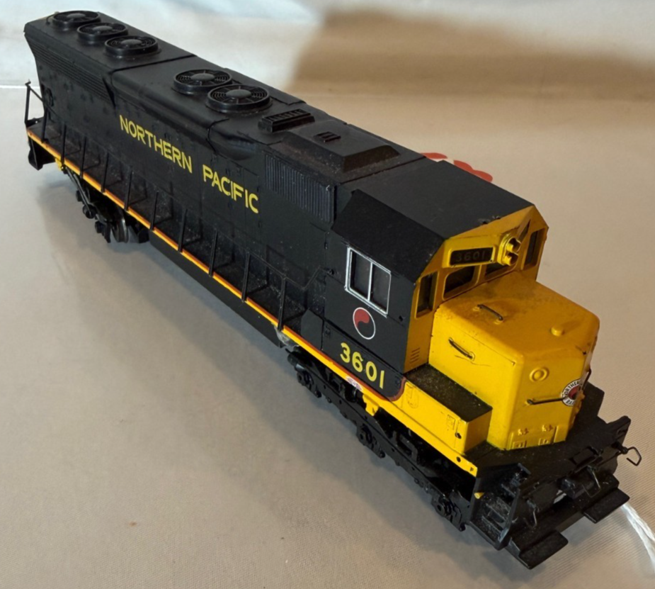 Bachmann Spectrum HO Northern Pacific EMD SD45 Diesel Locomotive #36011