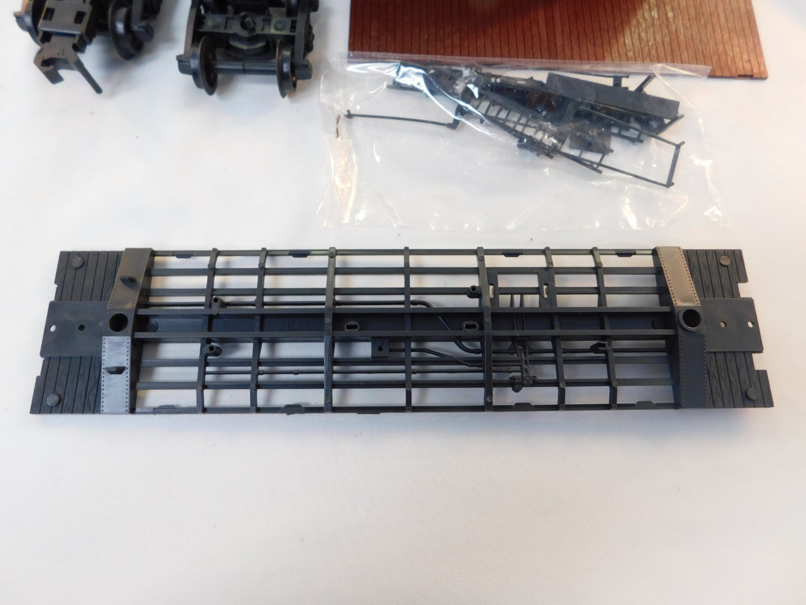Atlas 6225 O Gauge Undecorated Black Cattle Stock Car Model Kit, Unassembled4