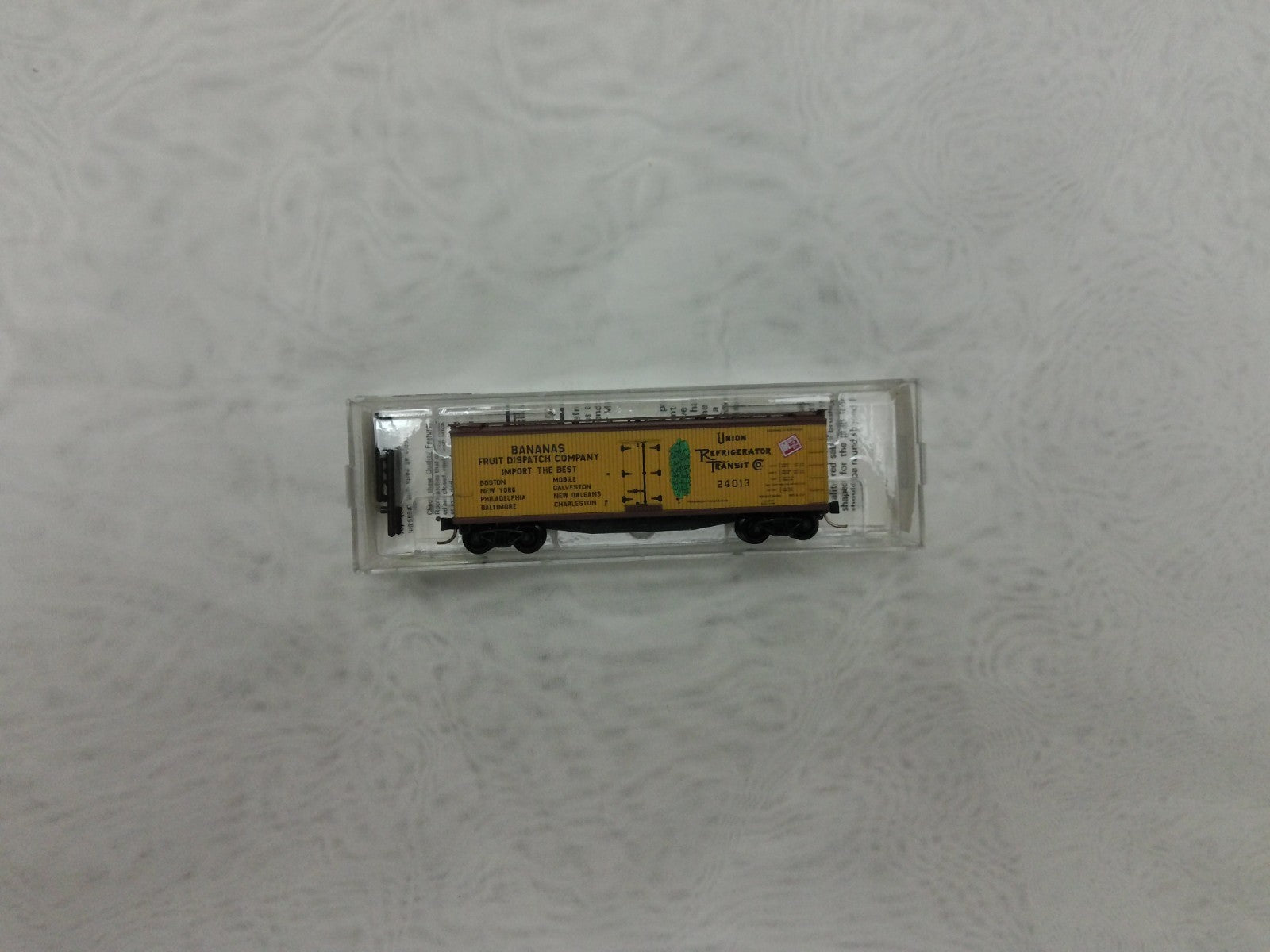 Micro Trains 49390 N Scale Reefer Fruit Dispatch Mobile & Ohio 0