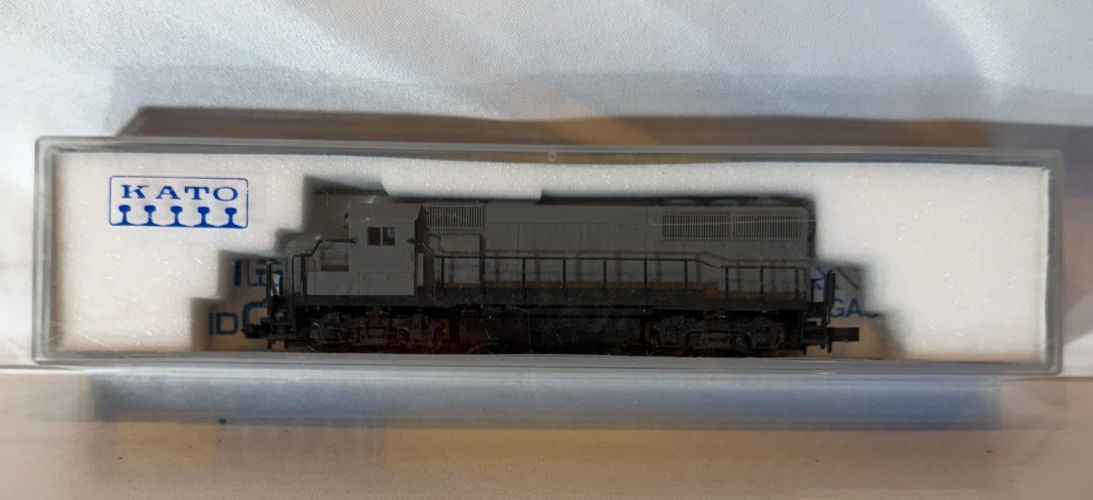 Kato 176-040 - N Scale Undecorated EMD GP50 w/o DB Locomotive0