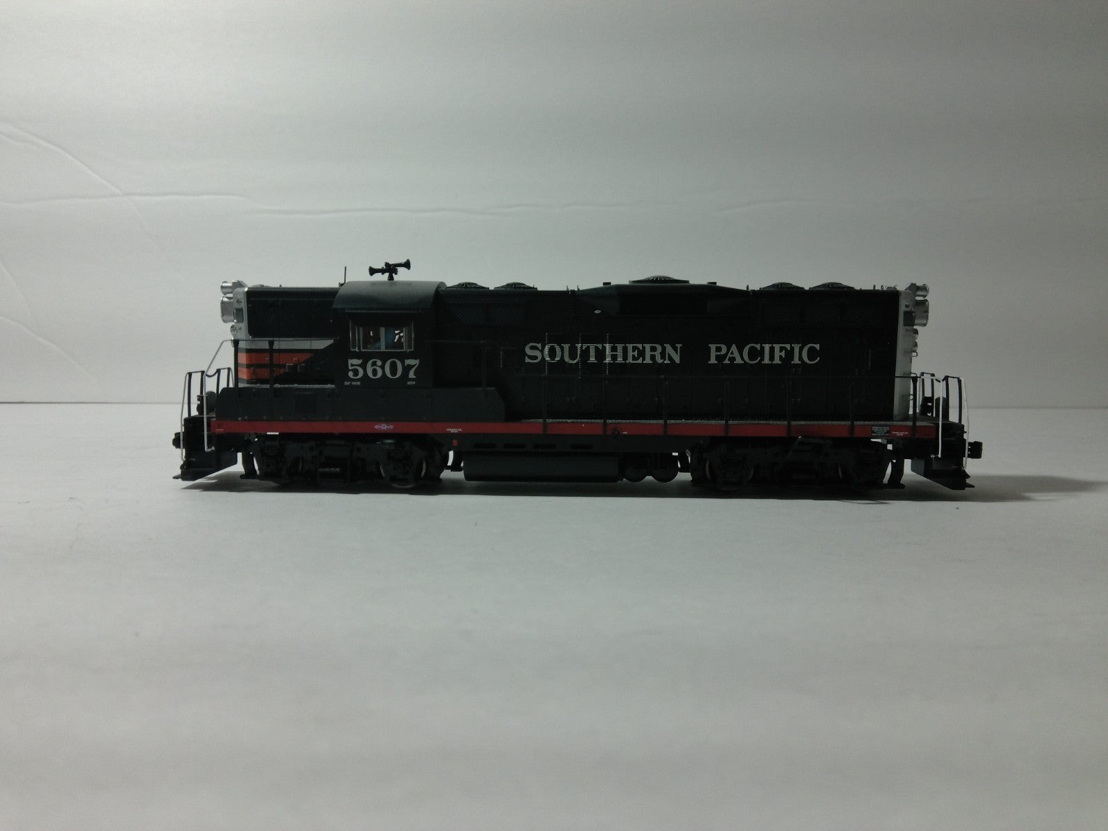 Walthers 920-42721 HO Scale EMD GP9 PH II Locomotive DCC+Sound SP #56071