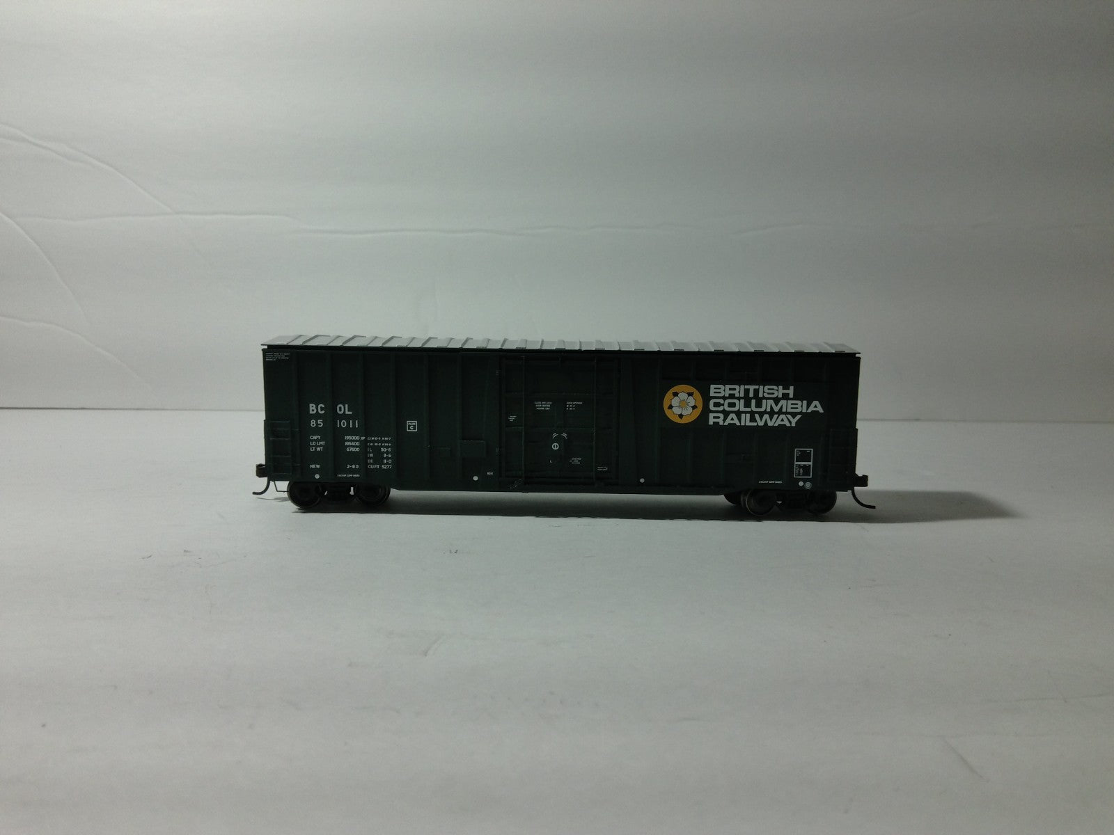 Atlas 20-006-353 HO Scale Tank Car TILX #2619051