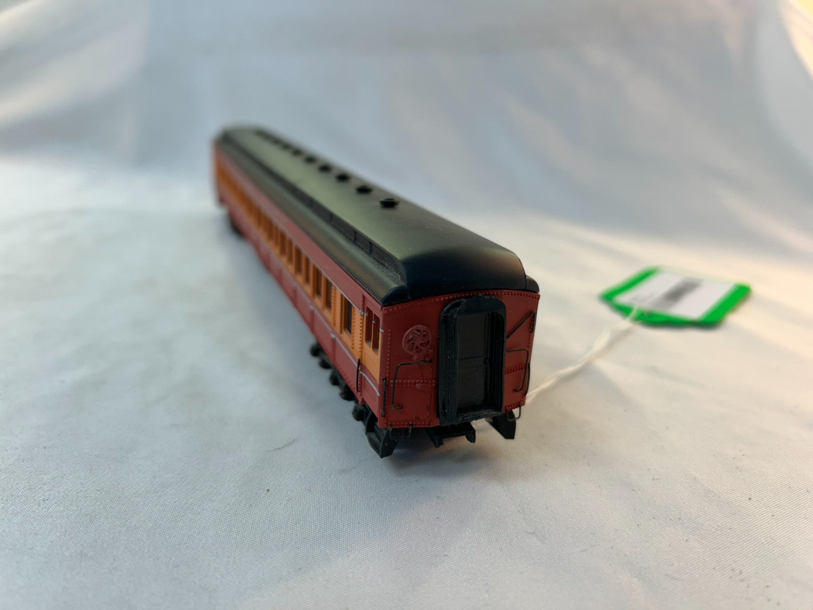 Bachmann Spectrum 89133 HO Scale Heavyweight Passenger Coach, SP Daylight #10142