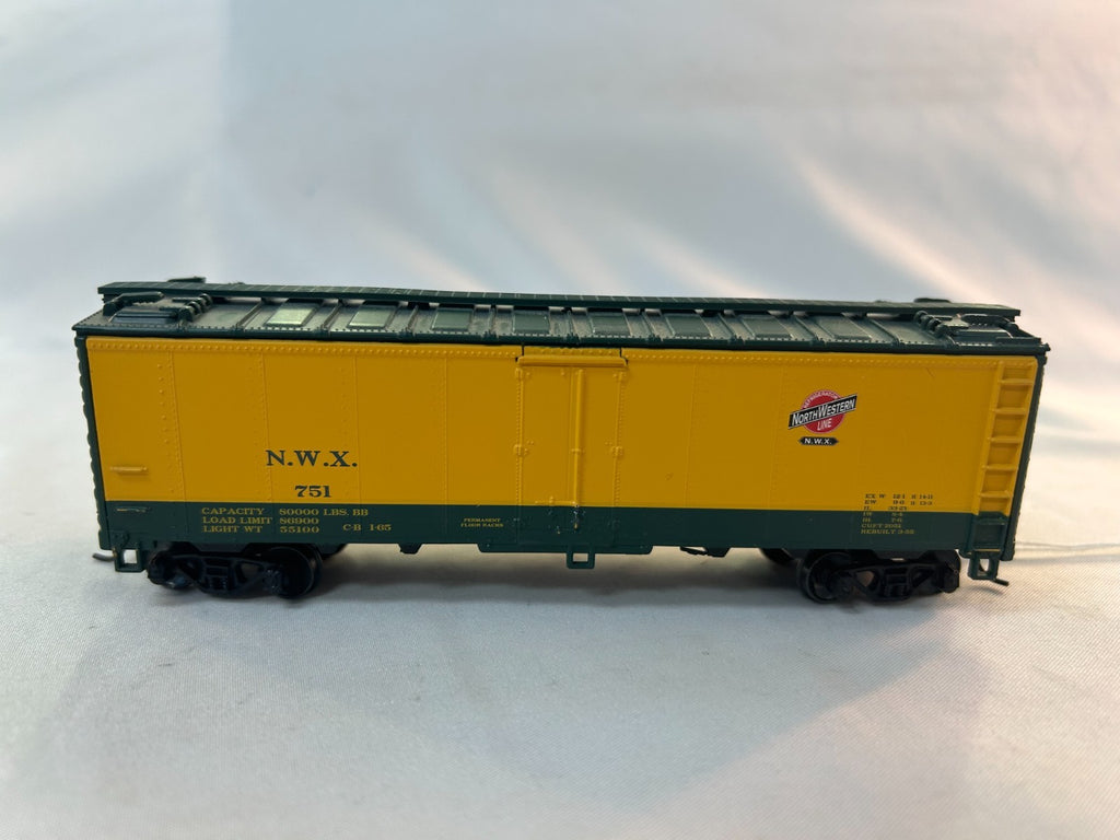 Athearn 7130 HO Scale 40' Steel Side Reefer Car, North Western Line #7510