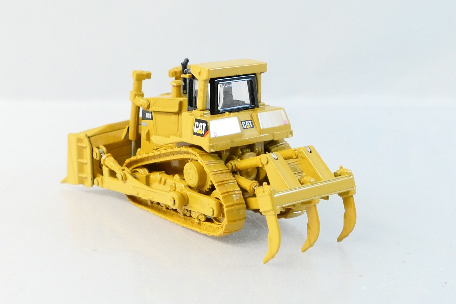 Norset 55209 HO Scale Vehicle D9T Cat Dozer2