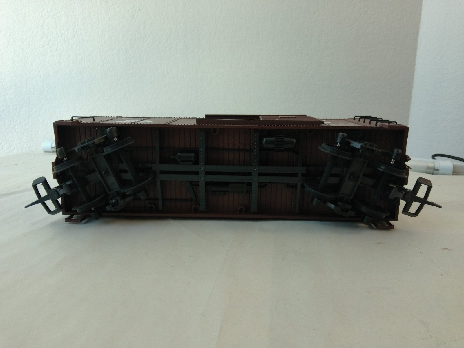 USA Trains R19090C G Scale Street Box Car CR/NH #3505297
