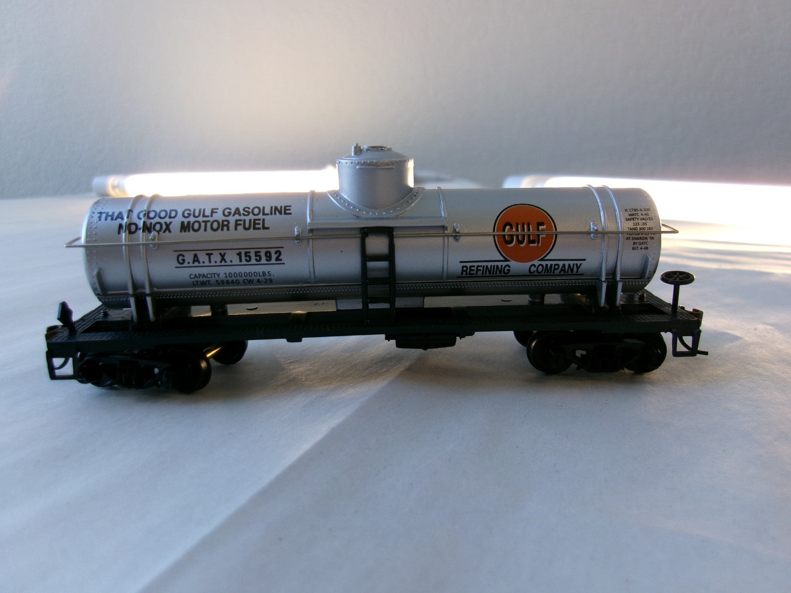 Model Power Mantua Classics 732593 HO Scale 40' Single Dome Tank, Gulf #155920