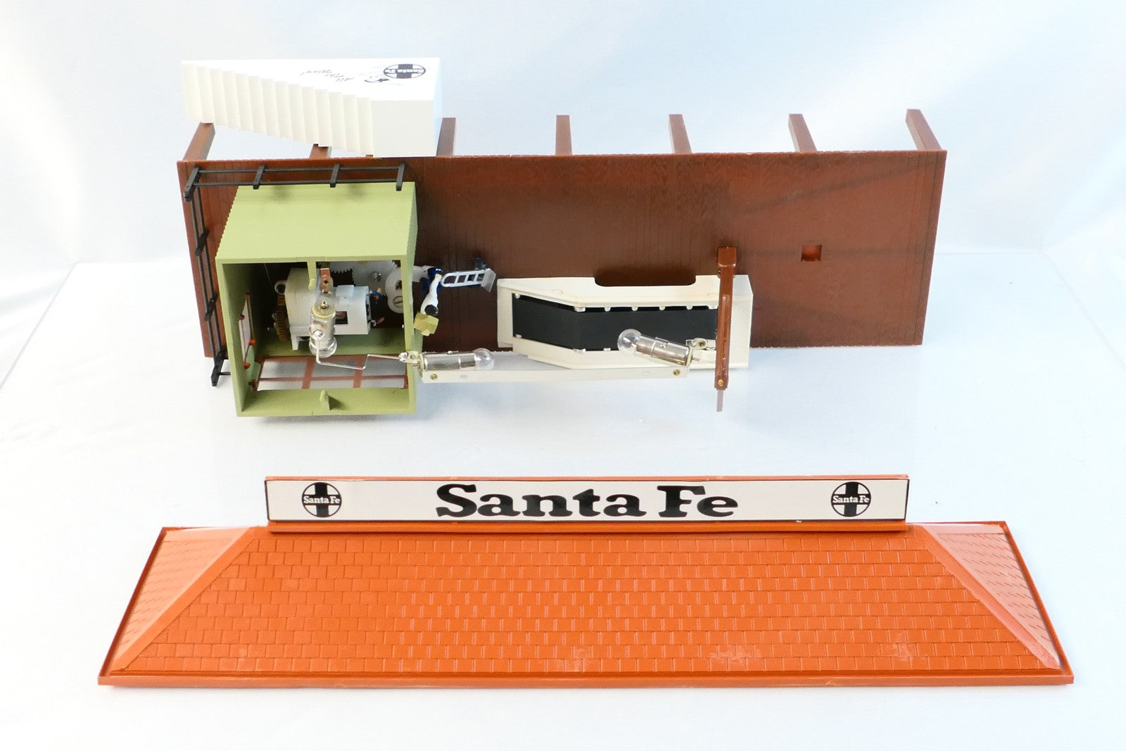 K-Line 22328 - O Scale SANTA FE OPERATING FREIGHT TRANSFER PLATFORM Structure4