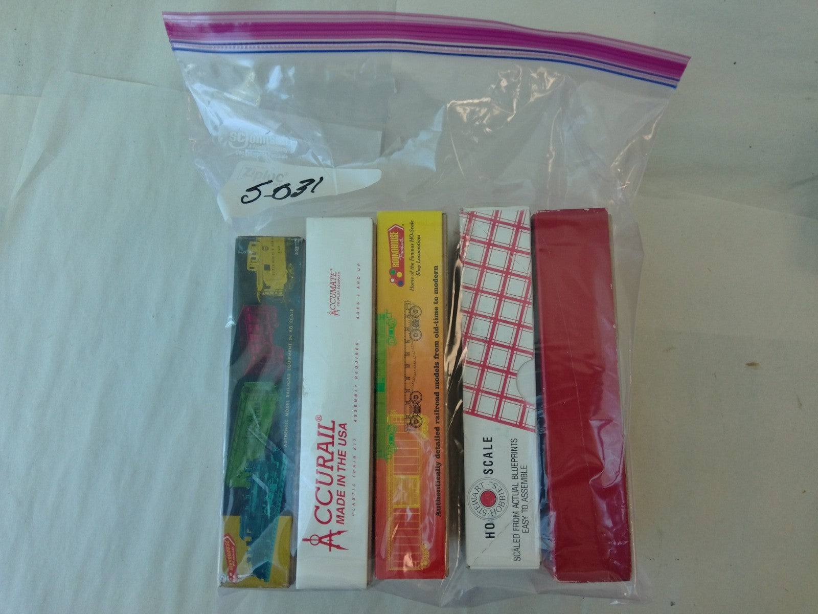 Roundhouse,Branchline,Stewart Hobbies,Accurail HO Scale Grab Bag #5-031 5 Pieces1