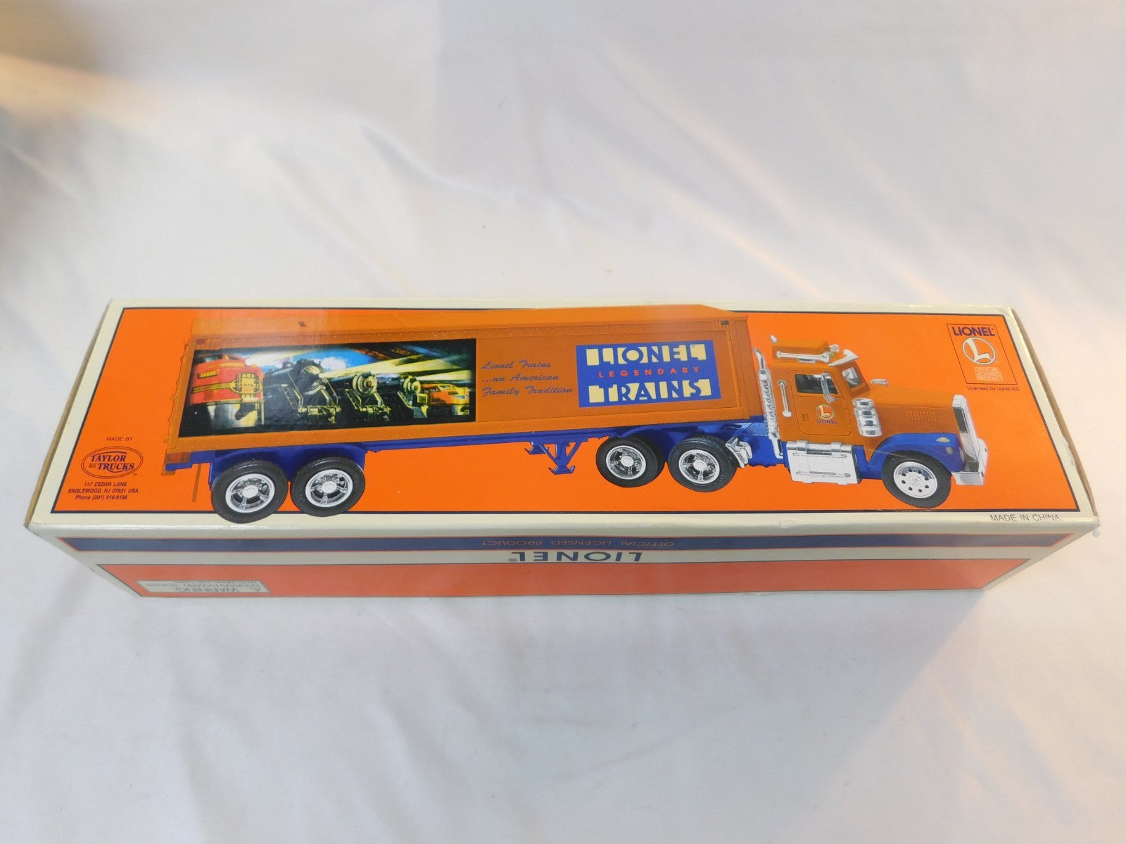 Lionel TMT-18011 O Gauge Box Trailer Toy Truck, Operating Lights/Sounds/Coinbank1